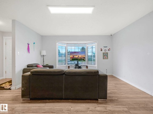 9528 151 Avenue, Edmonton, AB 