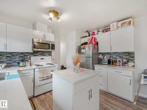 9528 151 Avenue, Edmonton, AB 