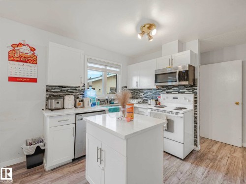 9528 151 Avenue, Edmonton, AB 