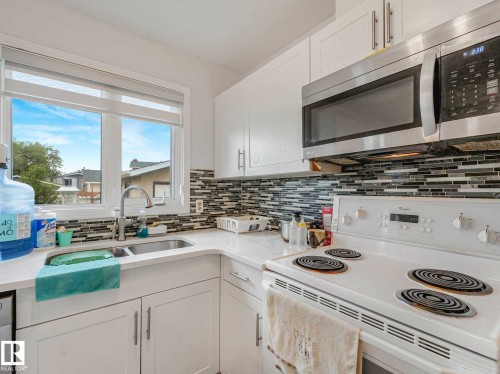 9528 151 Avenue, Edmonton, AB 