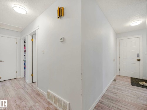 9528 151 Avenue, Edmonton, AB 