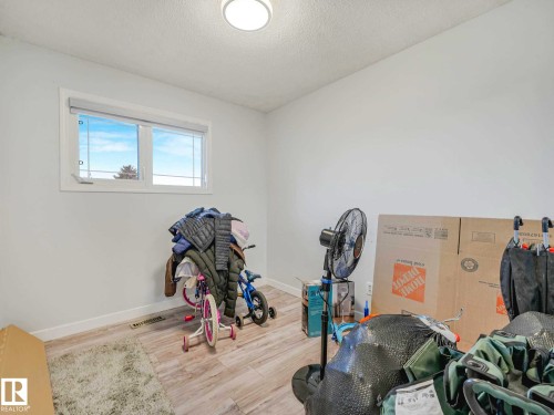 9528 151 Avenue, Edmonton, AB 