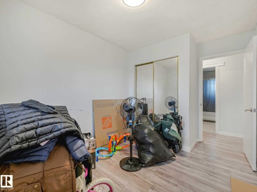 9528 151 Avenue, Edmonton, AB 