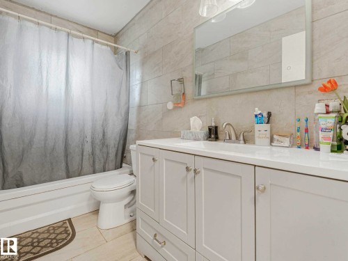 9528 151 Avenue, Edmonton, AB 