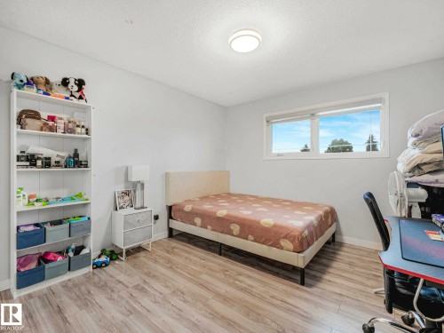 9528 151 Avenue, Edmonton, AB 