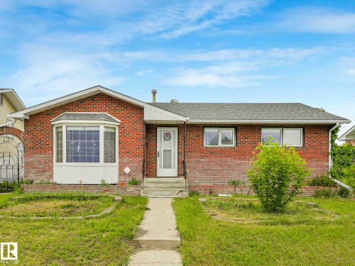 9528 151 Avenue, Edmonton, AB 