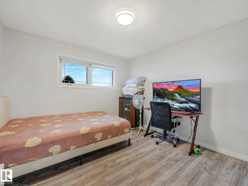 9528 151 Avenue, Edmonton, AB 