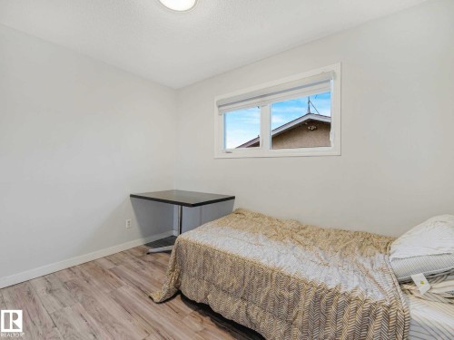9528 151 Avenue, Edmonton, AB 