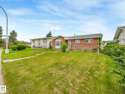 9528 151 Avenue, Edmonton, AB 