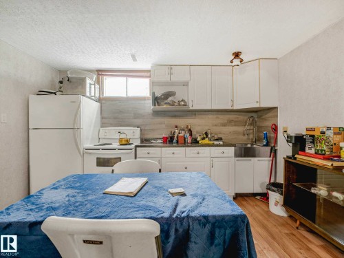 9528 151 Avenue, Edmonton, AB 
