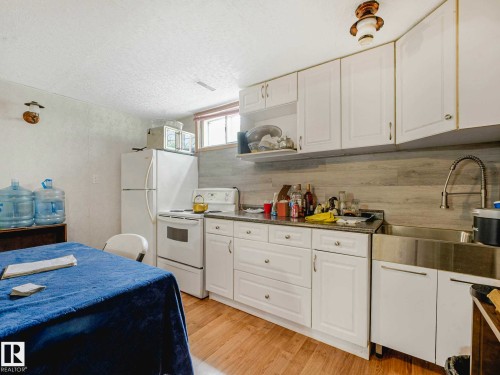 9528 151 Avenue, Edmonton, AB 