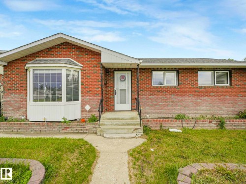 9528 151 Avenue, Edmonton, AB 