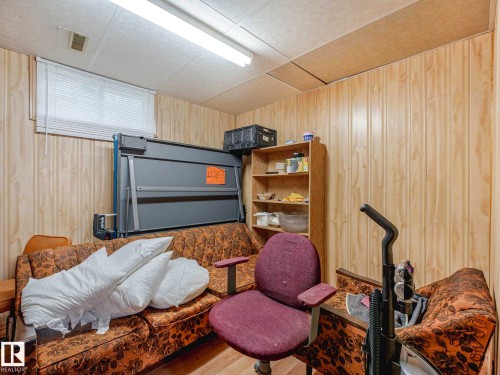 9528 151 Avenue, Edmonton, AB 