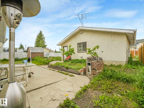 9528 151 Avenue, Edmonton, AB 