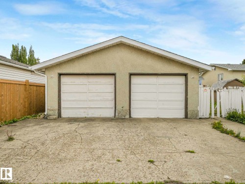 9528 151 Avenue, Edmonton, AB 