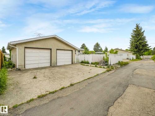 9528 151 Avenue, Edmonton, AB 
