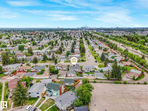 9528 151 Avenue, Edmonton, AB 
