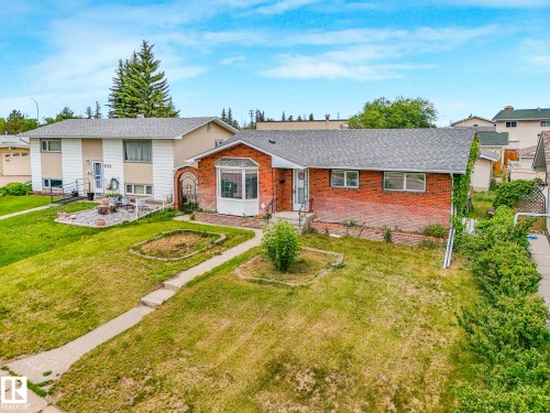 9528 151 Avenue, Edmonton, AB 