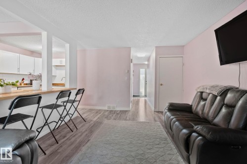 41 Akinsdale, St. Albert, AB 