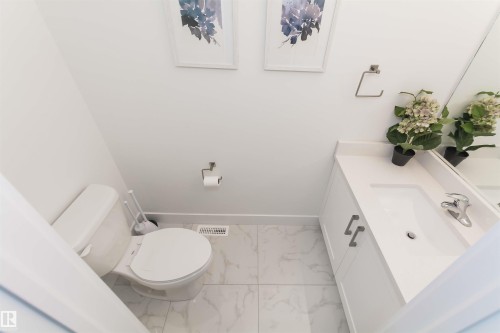 Bathroom - 15168 16 Street Nw, Edmonton, AB 