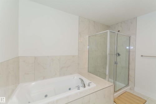 Bathroom - 15168 16 Street Nw, Edmonton, AB 
