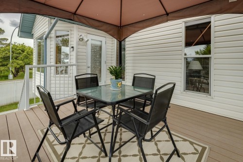 Faintness free deck with gazebo - 5131 152A Avenue, Edmonton, AB 