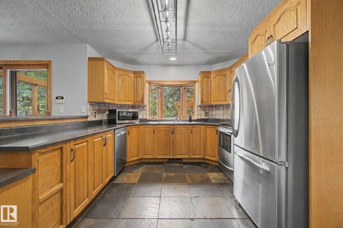 1 Fieldstone Drive, Spruce Grove, AB 