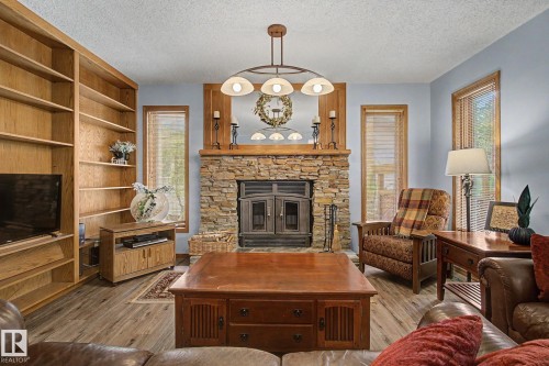 1 Fieldstone Drive, Spruce Grove, AB 