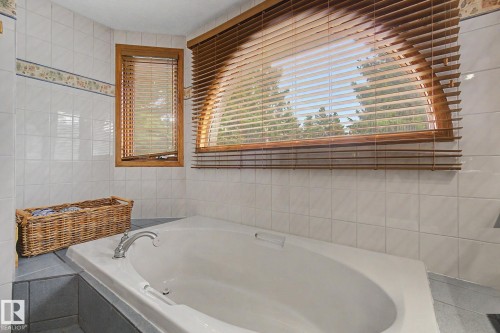 1 Fieldstone Drive, Spruce Grove, AB 