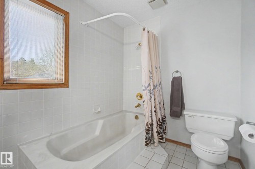 1 Fieldstone Drive, Spruce Grove, AB 