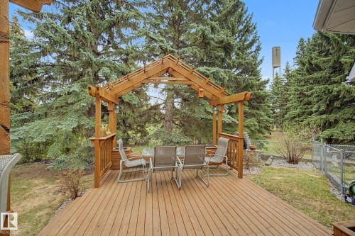 1 Fieldstone Drive, Spruce Grove, AB 
