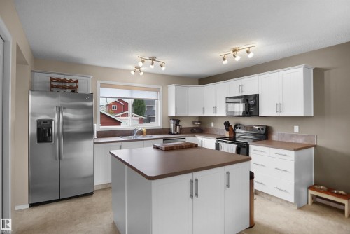 Kitchen - 292 Simmonds Way, Leduc, AB 