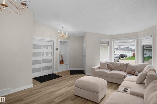 15536 70 Street, Edmonton, AB 