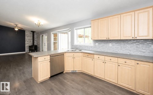 Kitchen - 209 5128 Highway 18, Rural Barrhead County, AB 