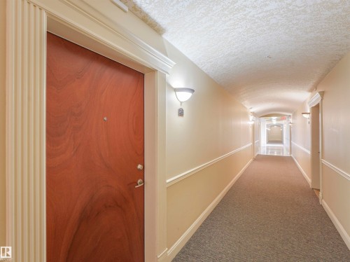 Entry door with fluted casing and detailed crown molding - 409 10333 112 Street, Edmonton, AB 