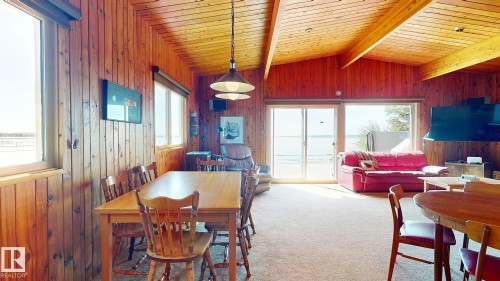 98 Argentia Beach, Rural Wetaskiwin County, AB - Indoor