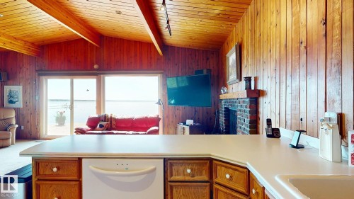 98 Argentia Beach, Rural Wetaskiwin County, AB - Indoor