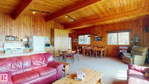 98 Argentia Beach, Rural Wetaskiwin County, AB - Indoor Photo Showing Living Room