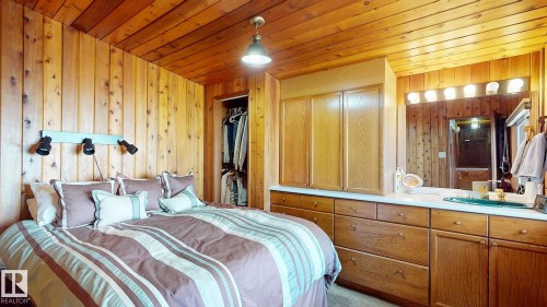 98 Argentia Beach, Rural Wetaskiwin County, AB - Indoor Photo Showing Bedroom