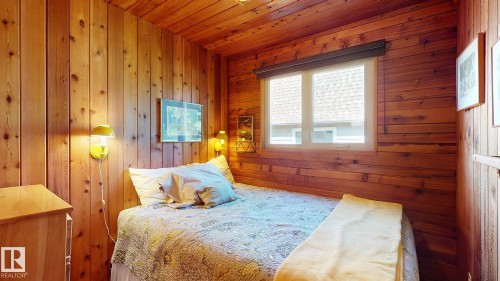 98 Argentia Beach, Rural Wetaskiwin County, AB - Indoor Photo Showing Bedroom