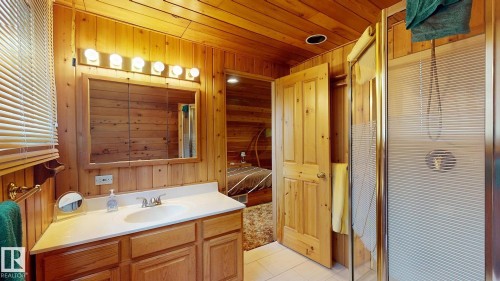 98 Argentia Beach, Rural Wetaskiwin County, AB - Indoor Photo Showing Bathroom