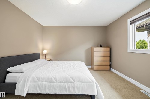 1511 Cunningham Cape, Edmonton, AB 