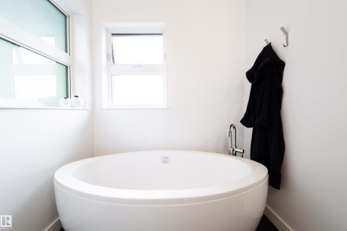 Freestanding oval soaking tub with deck-mounted chrome filler - 14508 78 Avenue, Edmonton, AB 