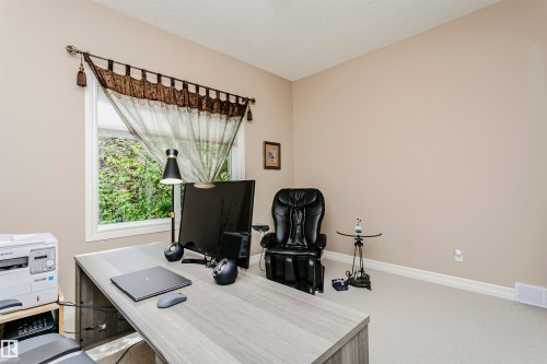 Neutral wall paint and light-toned carpeting create a bright interior space - 116 Darlington Crescent, Edmonton, AB 