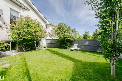Expansive green lawn providing ample outdoor space - 116 Darlington Crescent, Edmonton, AB 