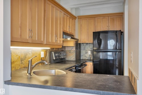 1907 9918 101 Street, Edmonton, AB - Indoor Photo Showing Kitchen