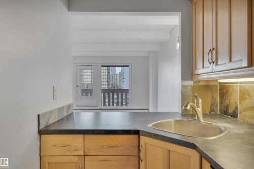 1907 9918 101 Street, Edmonton, AB - Indoor Photo Showing Kitchen