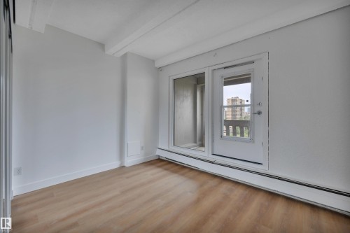 1907 9918 101 Street, Edmonton, AB - Indoor Photo Showing Bedroom