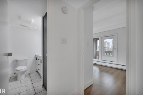 1907 9918 101 Street, Edmonton, AB - Indoor Photo Showing Bathroom
