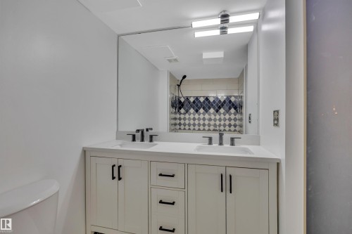1907 9918 101 Street, Edmonton, AB - Indoor Photo Showing Bathroom